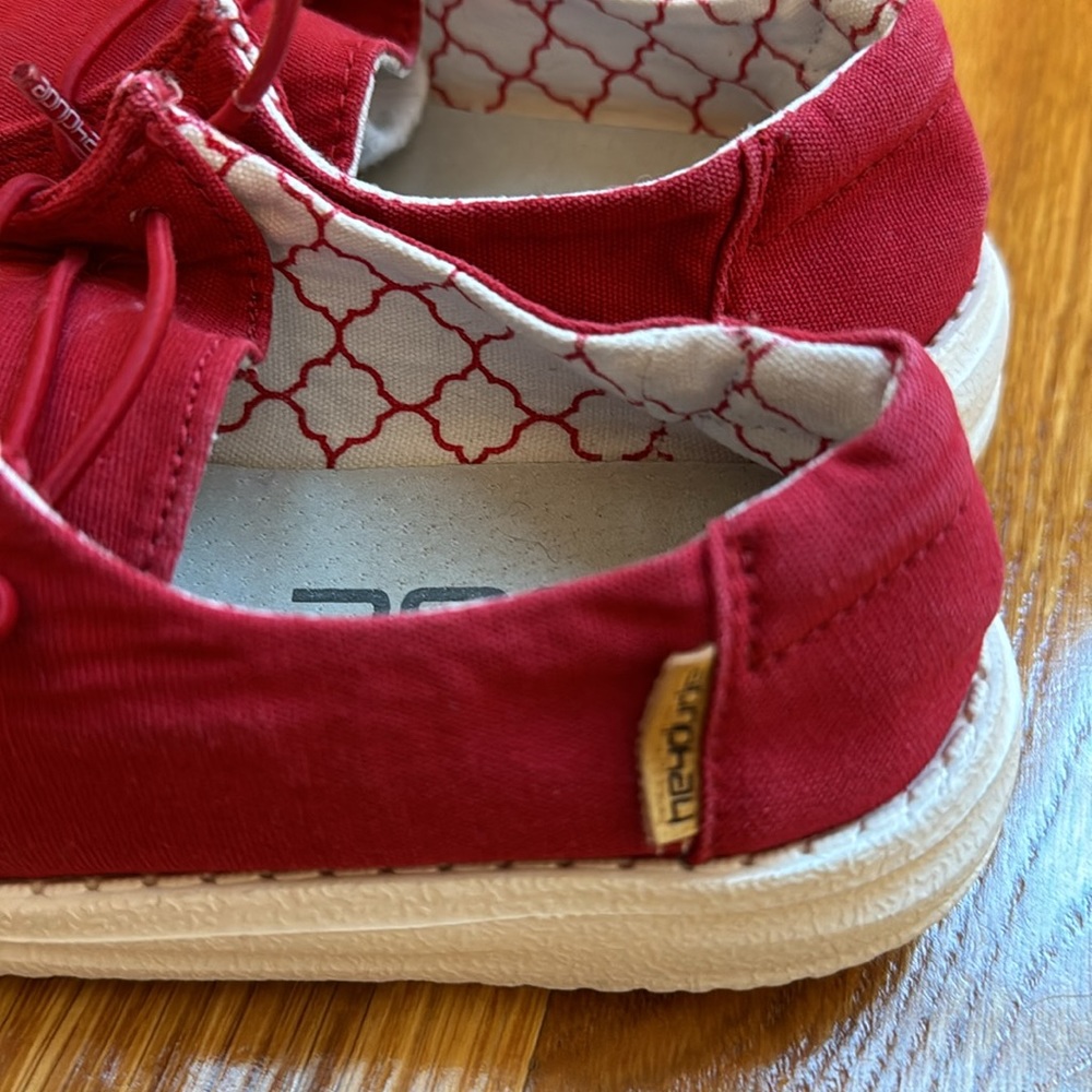 Kids hey dude, Wendy youth size 11 youth red and white slip on loafer unisex - Picture 3 of 7